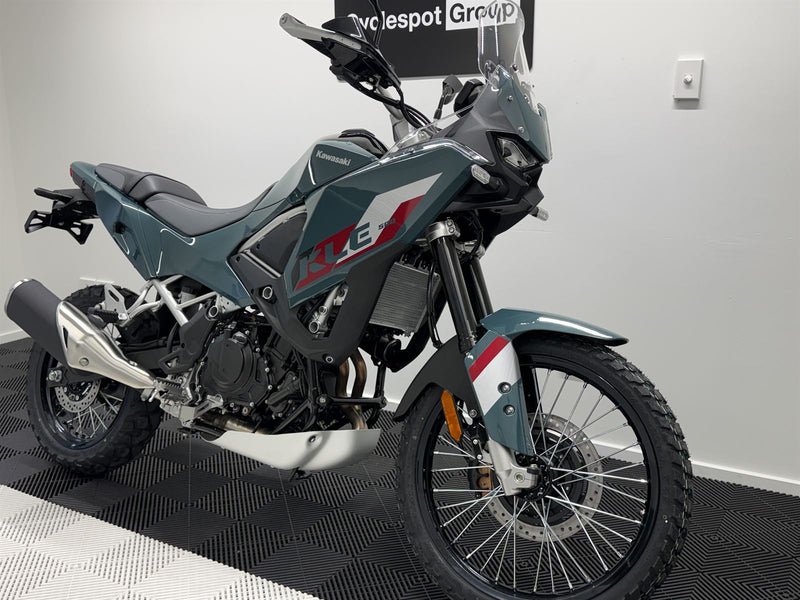 Load image into Gallery viewer, 2026 Kawasaki KLE 500