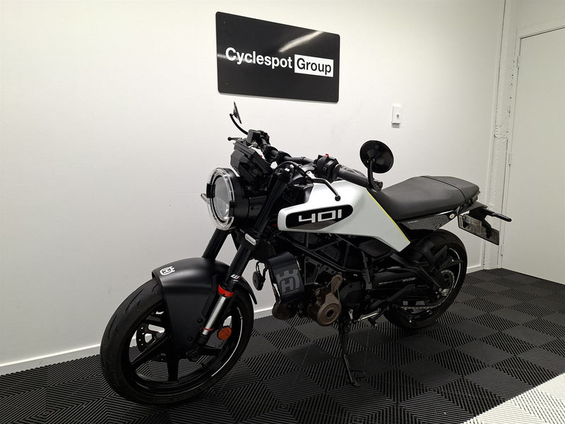 Load image into Gallery viewer, 2025 Husqvarna Vitpilen 401