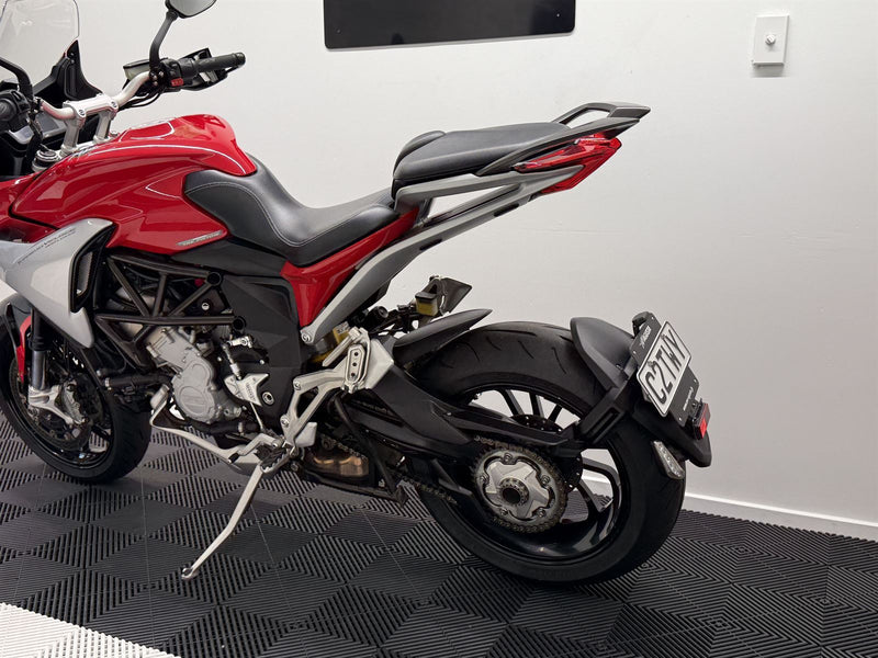 Load image into Gallery viewer, 2016 MV Agusta Turismo Veloce LUSSO 800