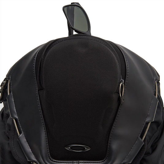 OAKLEY - Kitchen Sink Backpack - Stealth Black