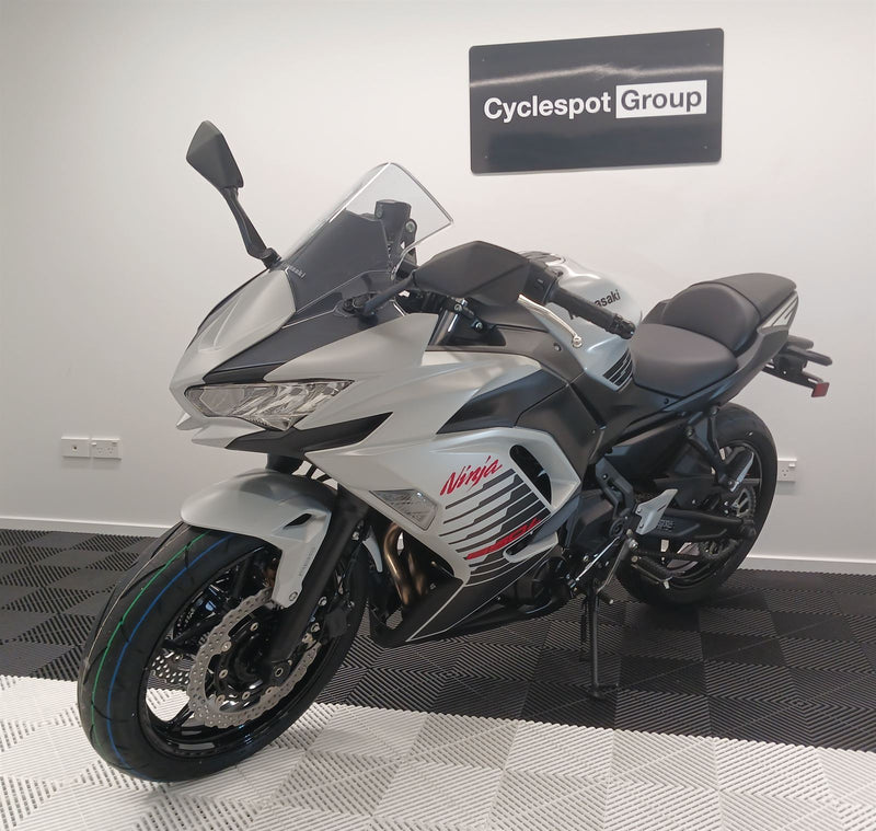 Load image into Gallery viewer, 2026 Kawasaki Ninja ER 650 F - Pearl White
