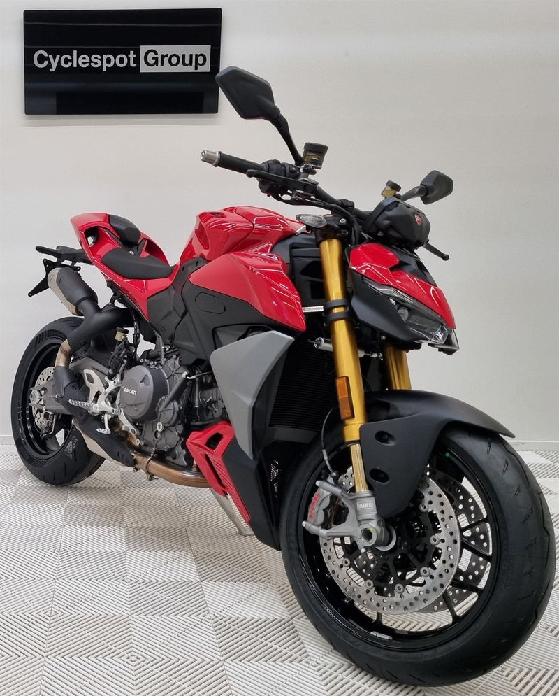 Load image into Gallery viewer, 2026 Ducati Street Fighter V2S
