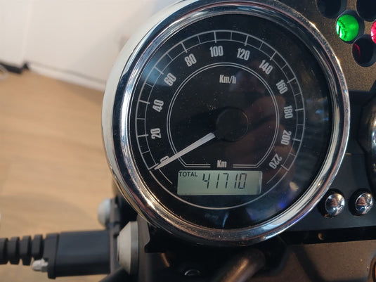 2016 Moto Guzzi v7