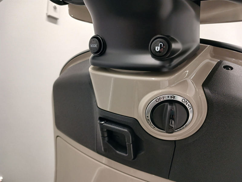 Load image into Gallery viewer, 2024 Vespa GTV 300
