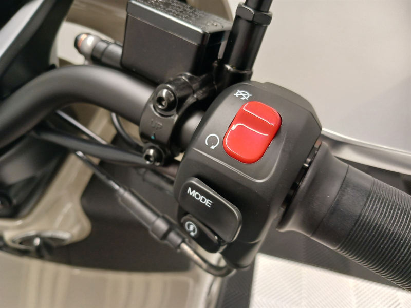 Load image into Gallery viewer, 2024 Vespa GTV 300
