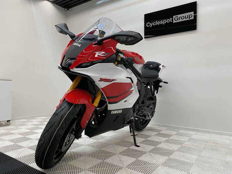 Load image into Gallery viewer, 2026 Yamaha R7 LAMS 70th Anniversary edition
