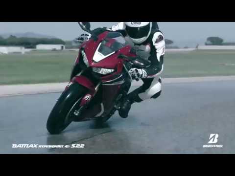 Load and play video in Gallery viewer, Bridgestone S22 120/70-17 Front Hypersport Tyre
